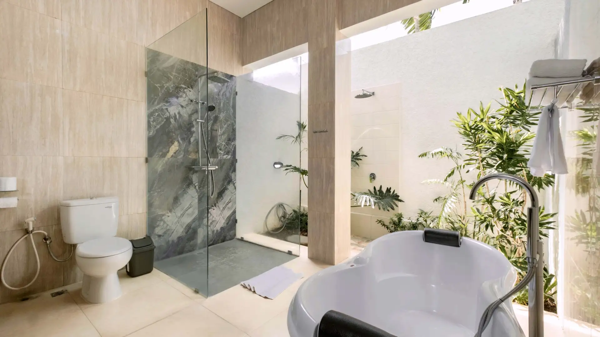 Luxurious 6 BR Villa in Seminyak 