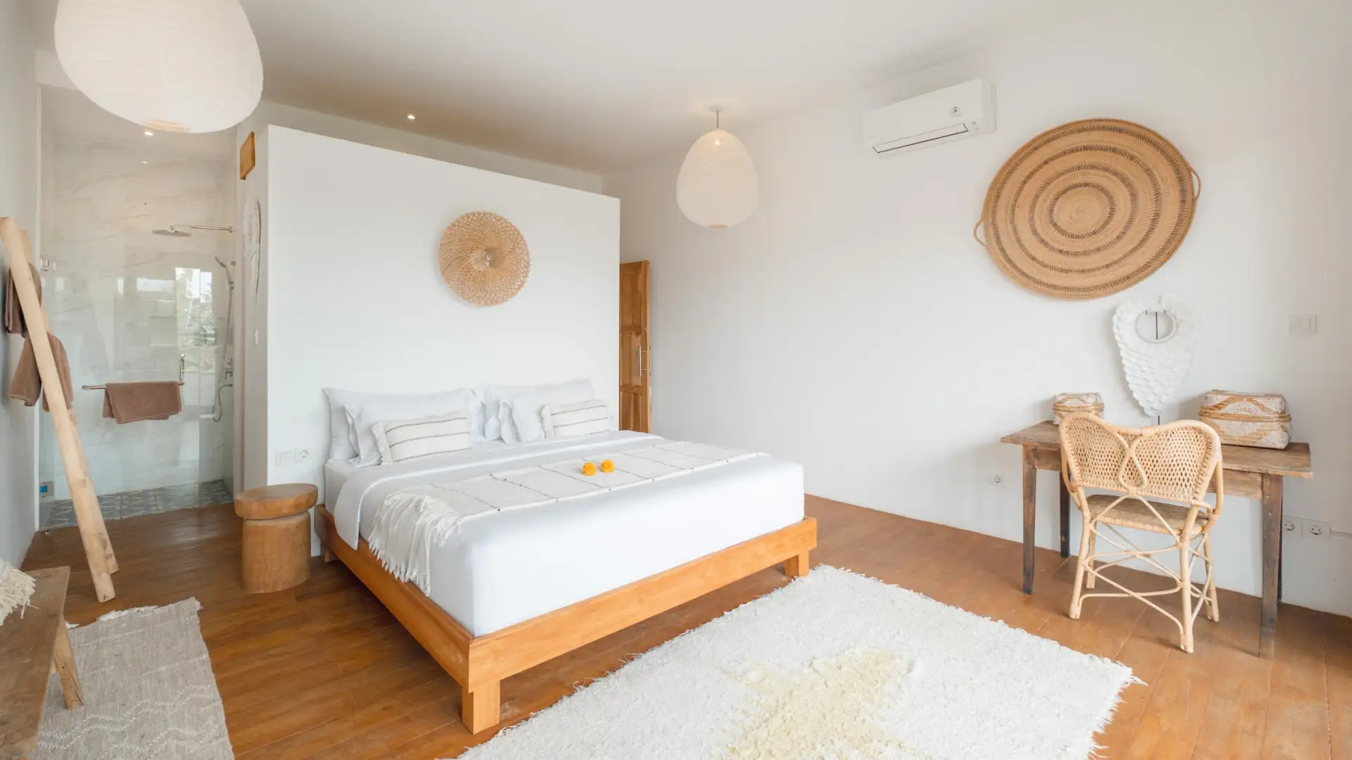 Contemporary and Minimalist 3-Bedroom in Canggu