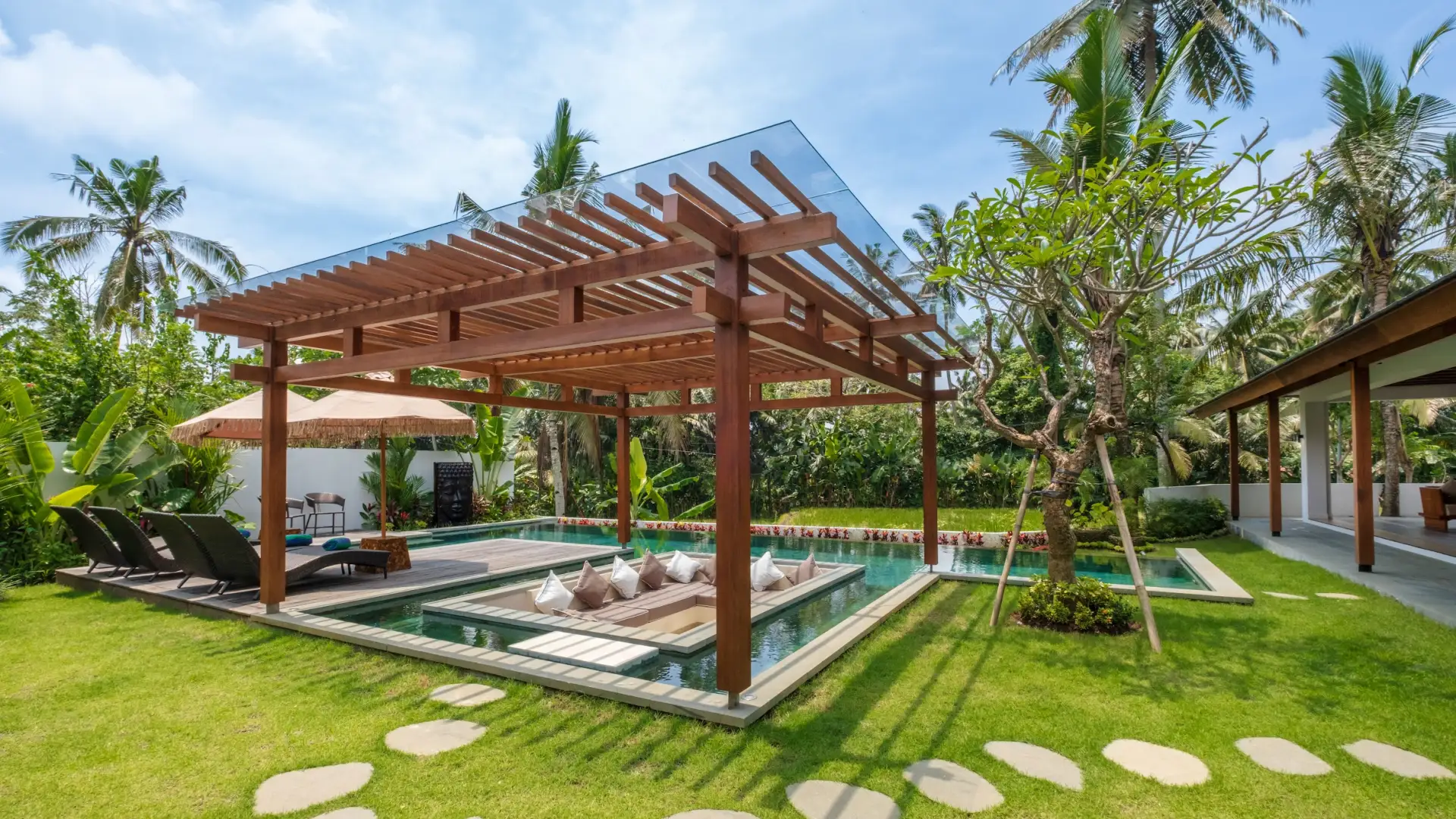 New Stunning 4BR Villa with Rice Field View 