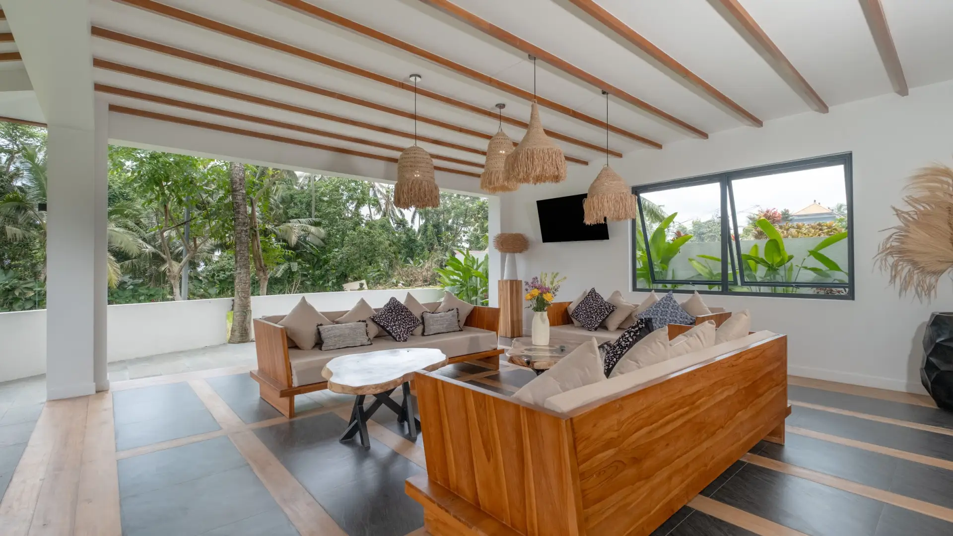 New Stunning 4BR Villa with Rice Field View 