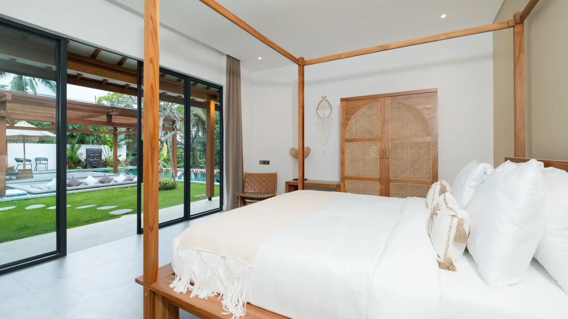 New Stunning 4BR Villa with Rice Field View 