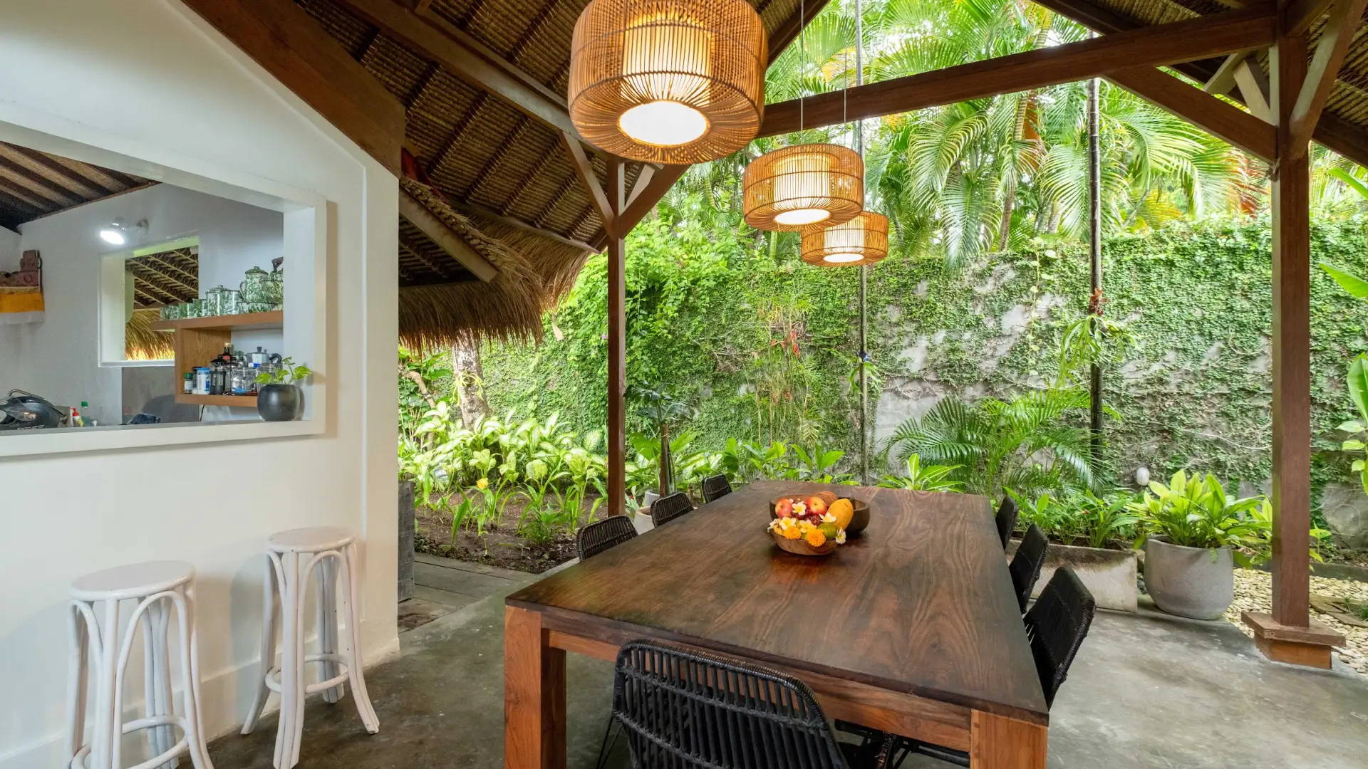 Homey Family Friendly 3 BR Villa - Seminyak 