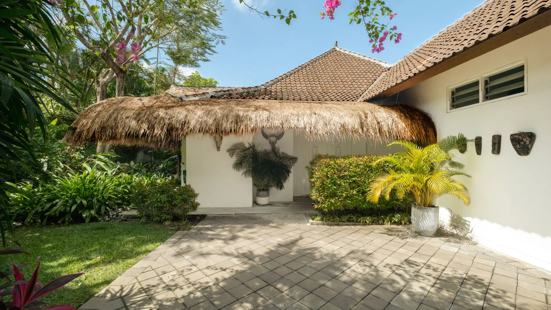Homey Family Friendly 3 BR Villa - Seminyak 