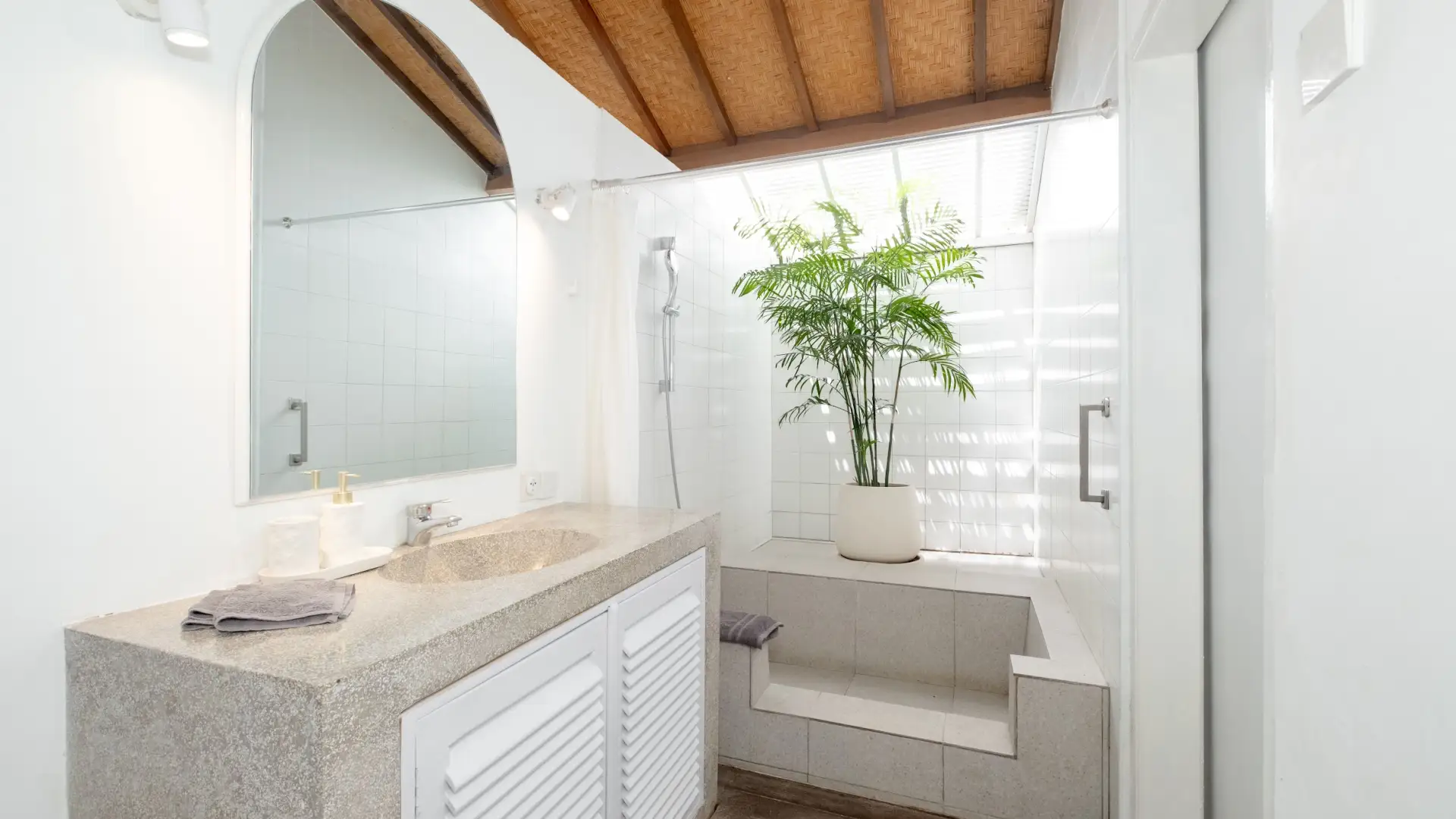 Homey Family Friendly 3 BR Villa - Seminyak 