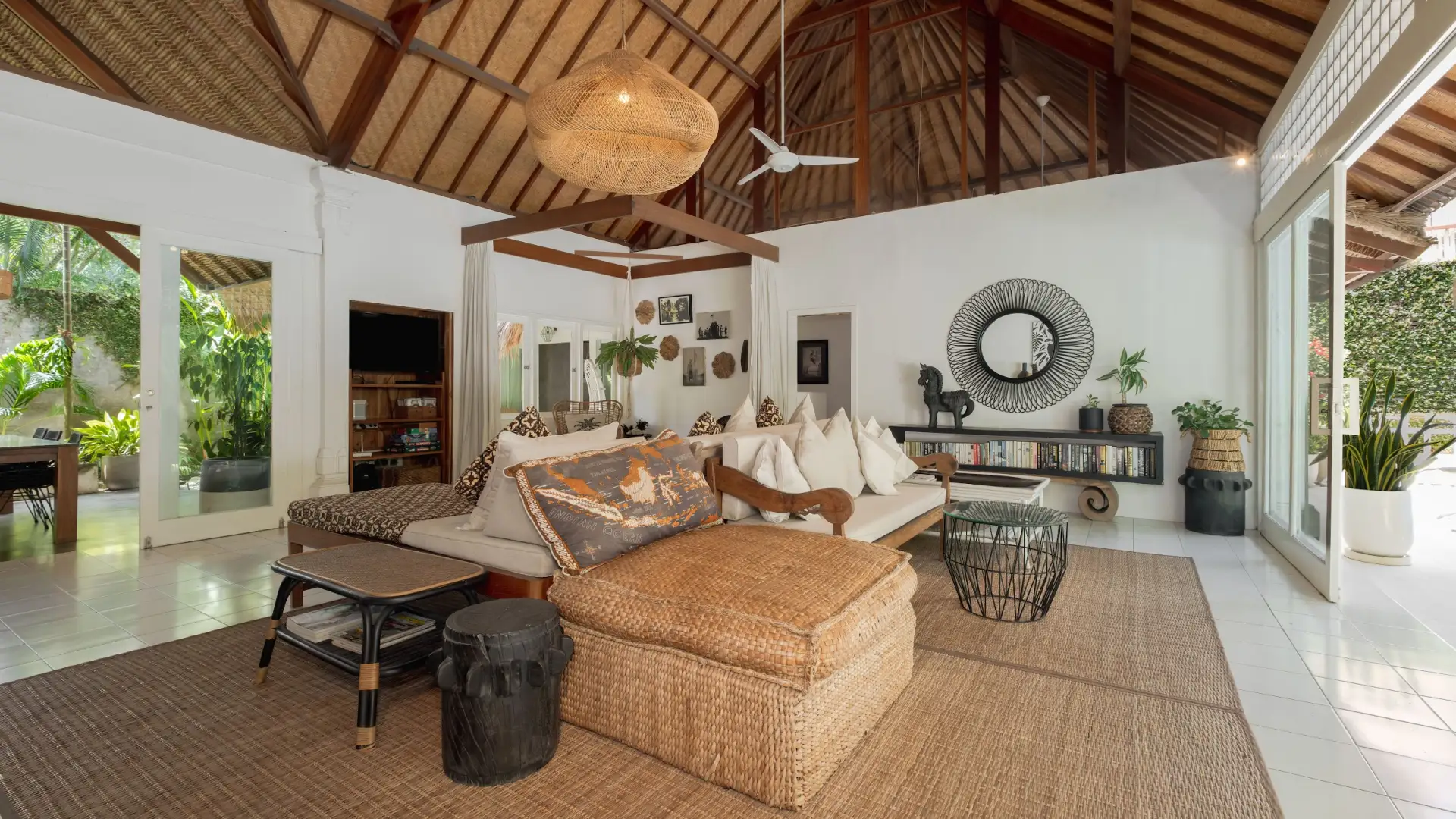 Homey Family Friendly 3 BR Villa - Seminyak 