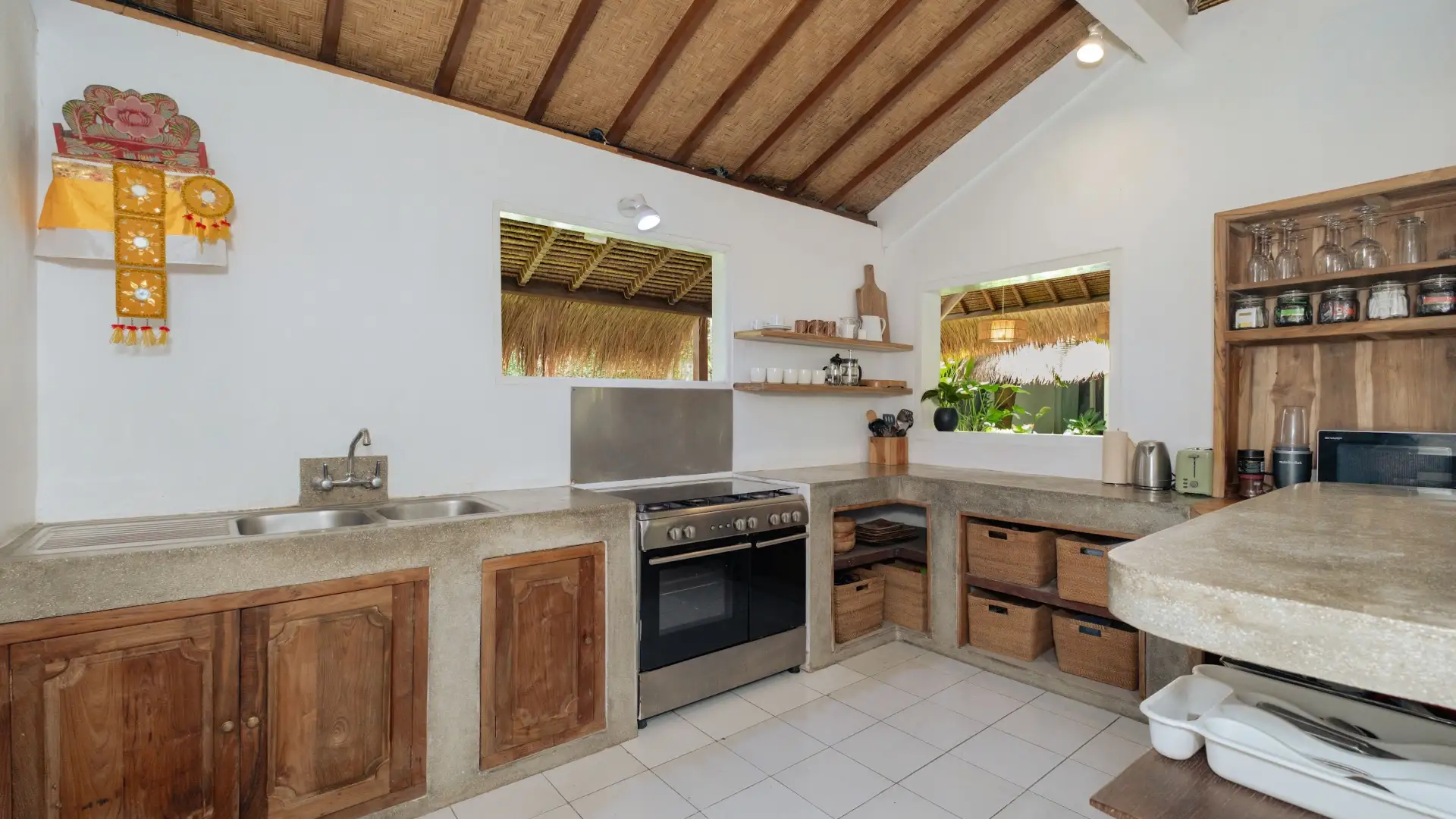 Homey Family Friendly 3 BR Villa - Seminyak 