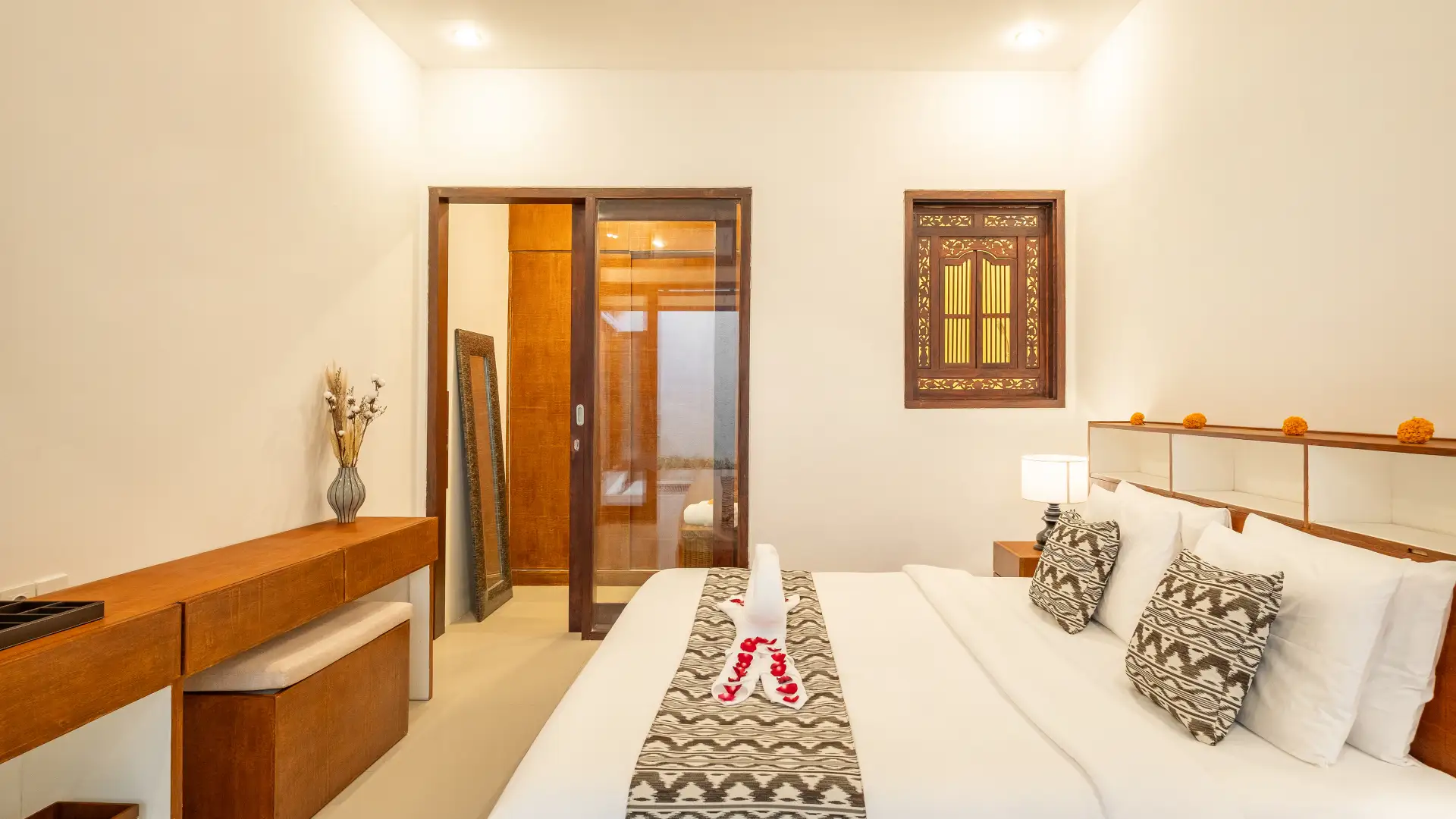 King bedroom with ensuite and large wardrobe at The Seven Residence Bali