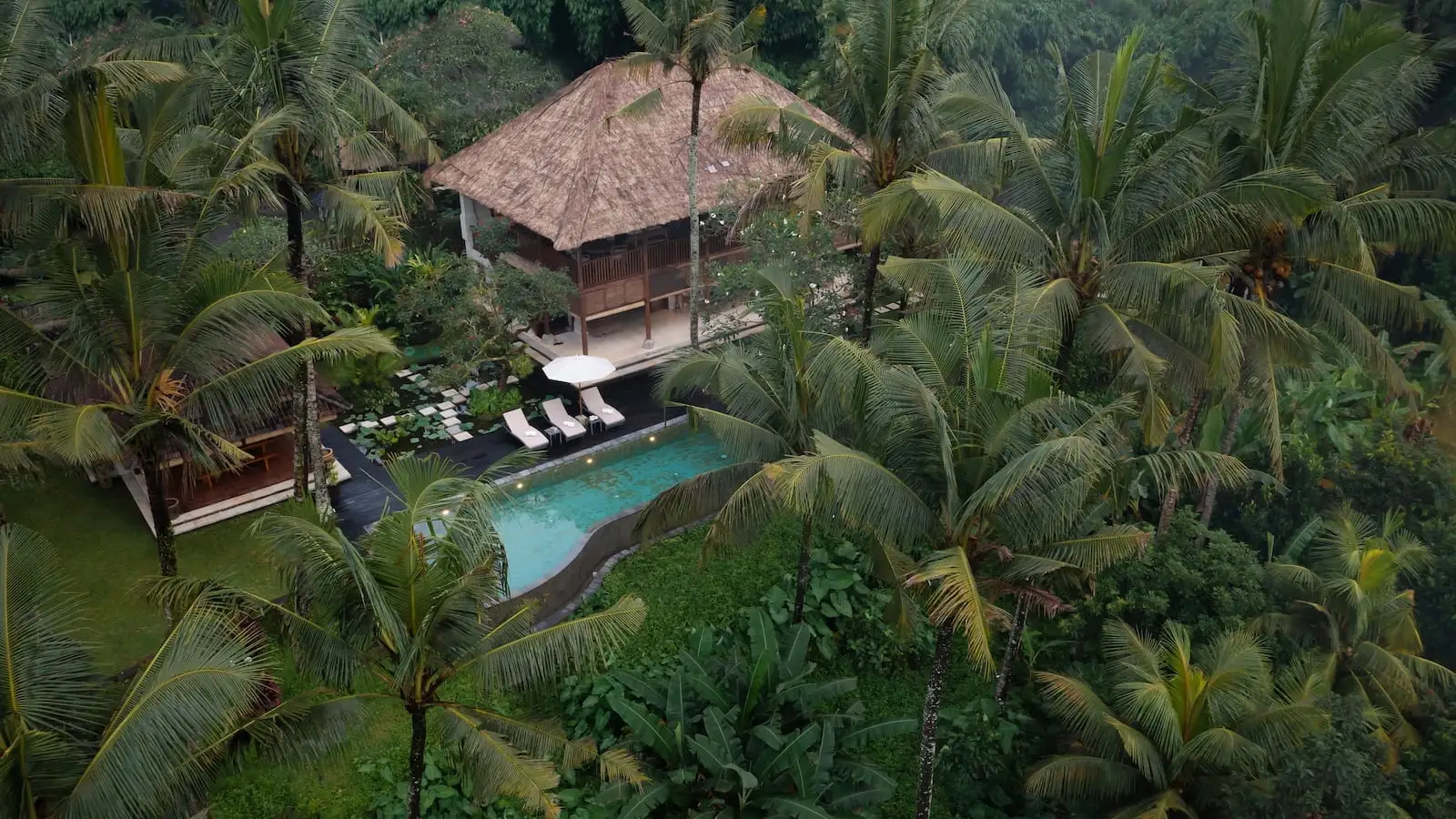 A Luxurious 3 Bedroom Valleyview Villa in ubud