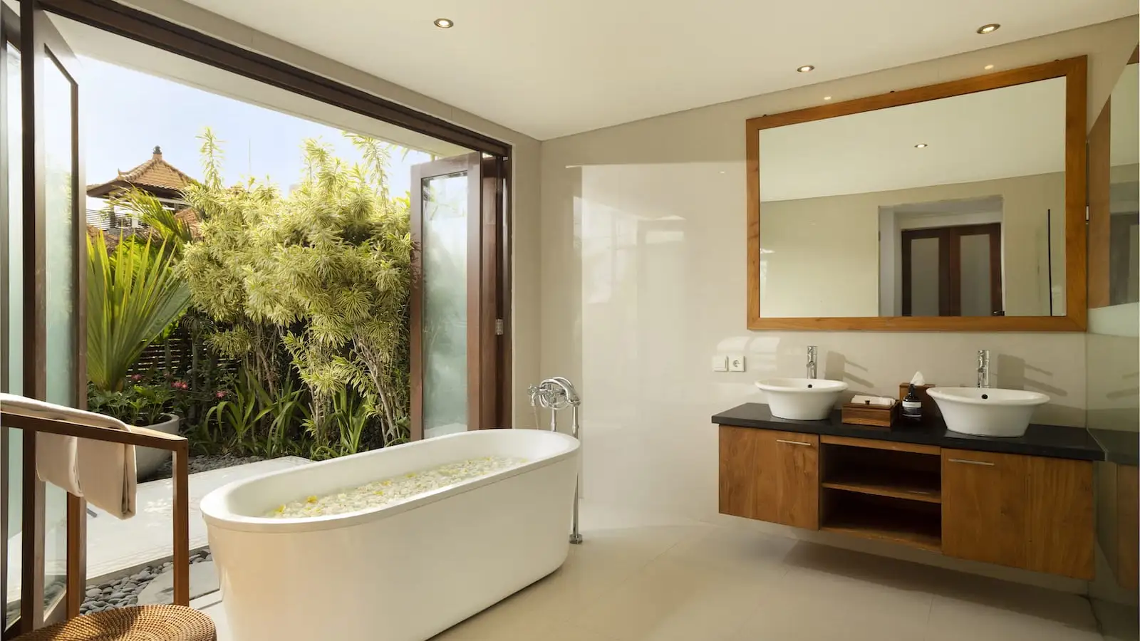 Bathtub - Villa Ambara