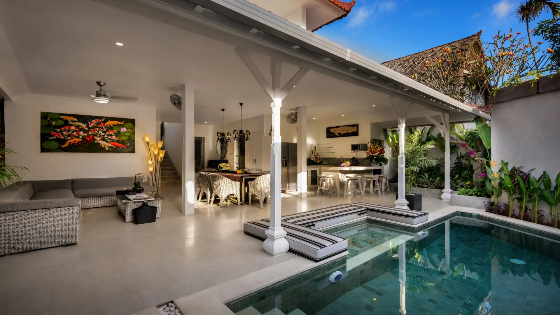 Private swimming pool with lounging area at Villa Ozamiz Seminyak
