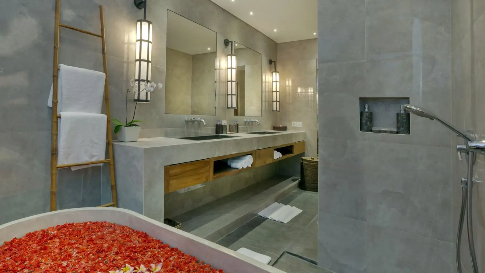 Luxurious 6 Bedroom Villa in Seminyak
