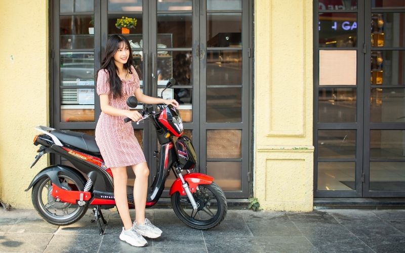 Lưu ý khi chọn xe máy điện, VinFast Ludo nhỏ gọn, tiện lợi di chuyển trên đường
