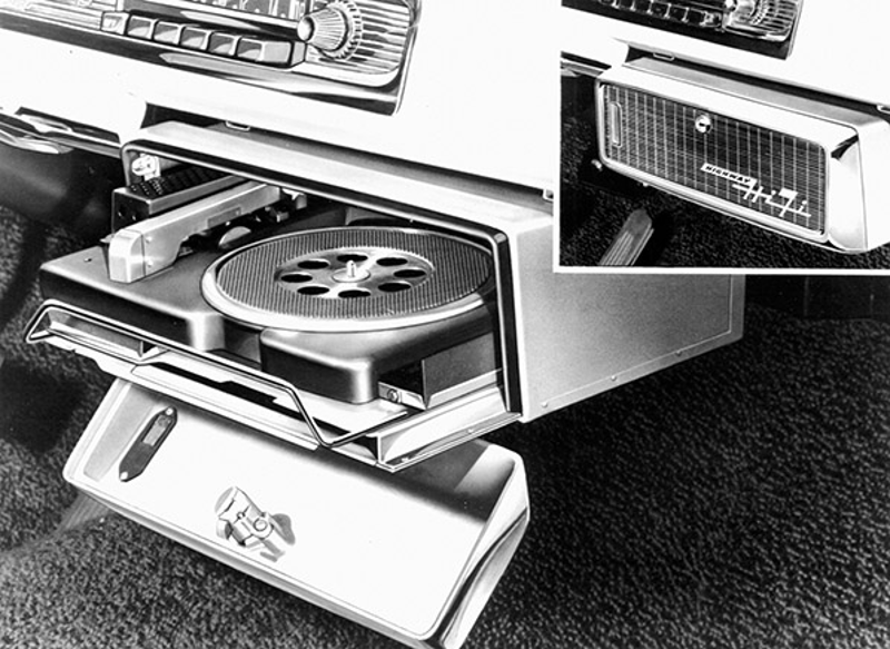 TÌM HIỂU LỊCH SỬ PHÁT TRIỂN CỦA HỆ THỐNG ÂM THANH TRÊN Ô TÔ 4 Hightway Hi-Fi là chiếc máy quay đĩa đầu tiên được Chrysler giới thiệu