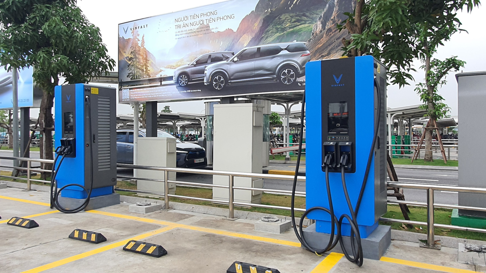 Cách sạc xe ô tô điện hiệu quả tại các trạm sạc công cộng