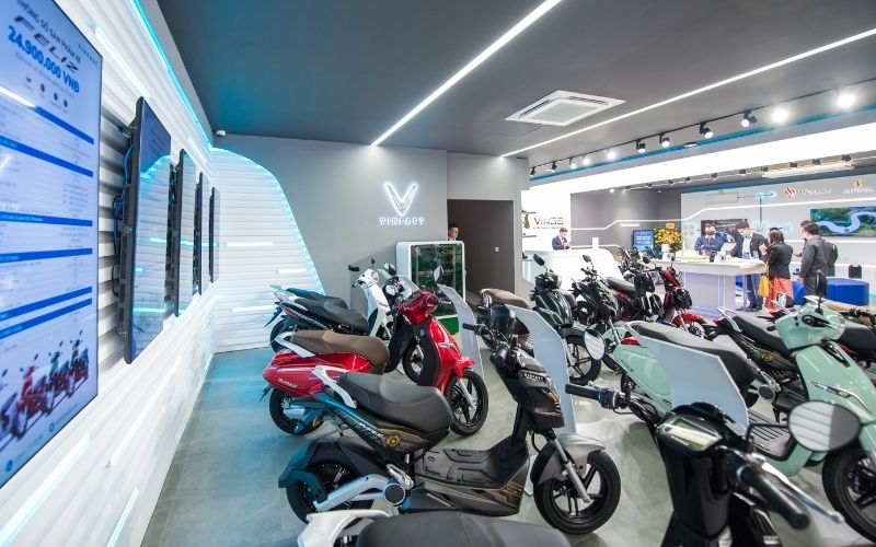 Đưa xe máy điện VinFast đến các đại lý hoặc nhà phân phối ủy quyền để xử lý lỗi tránh làm hỏng xe
