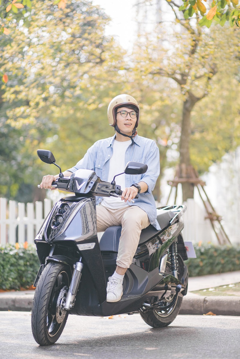 Sử dụng xe máy điện VinFast Theon khẳng định phong cách cá tính riêng của bạn (Nguồn: vinfastauto.com)