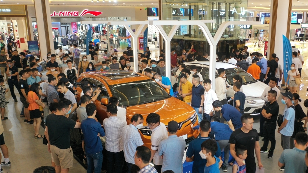 VF 8 thu hút đông đào người dùng