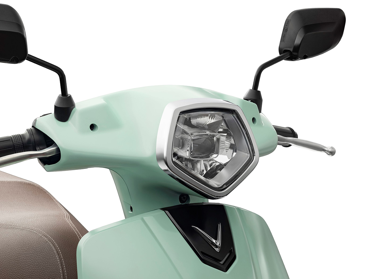 VinFast Vento được thiết kế cụm tay lái với 7 tính năng