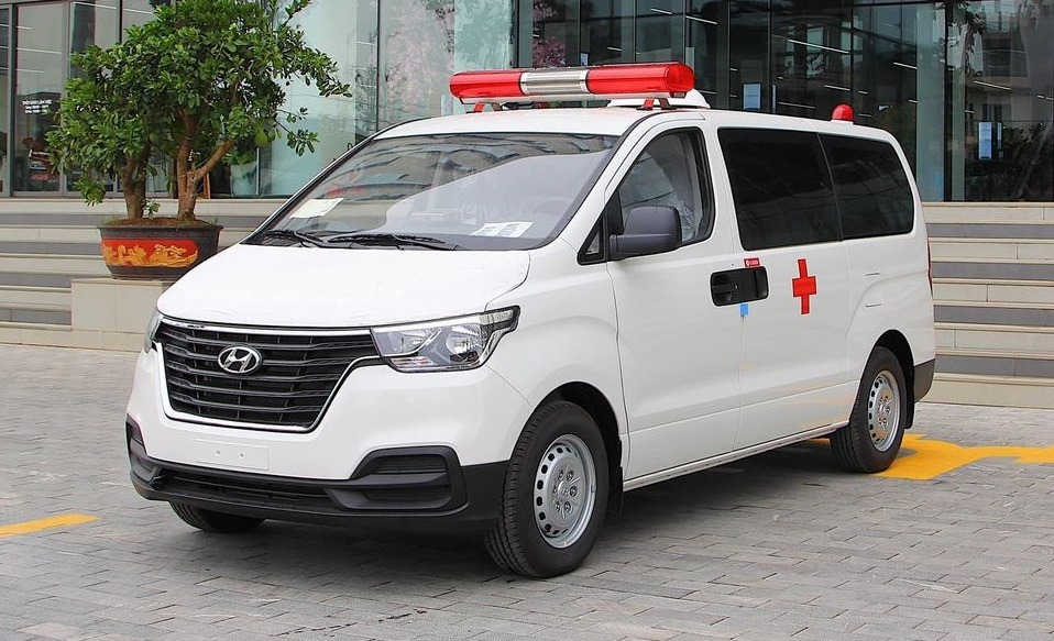 Xe cứu thương được miễn phí bảo trì đường bộ.