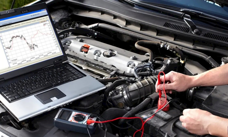 Bộ điều khiển điện tử ECU gặp vấn đề gây ra tình trạng xe ô tô không thể tăng tốc dù đã đạp ga