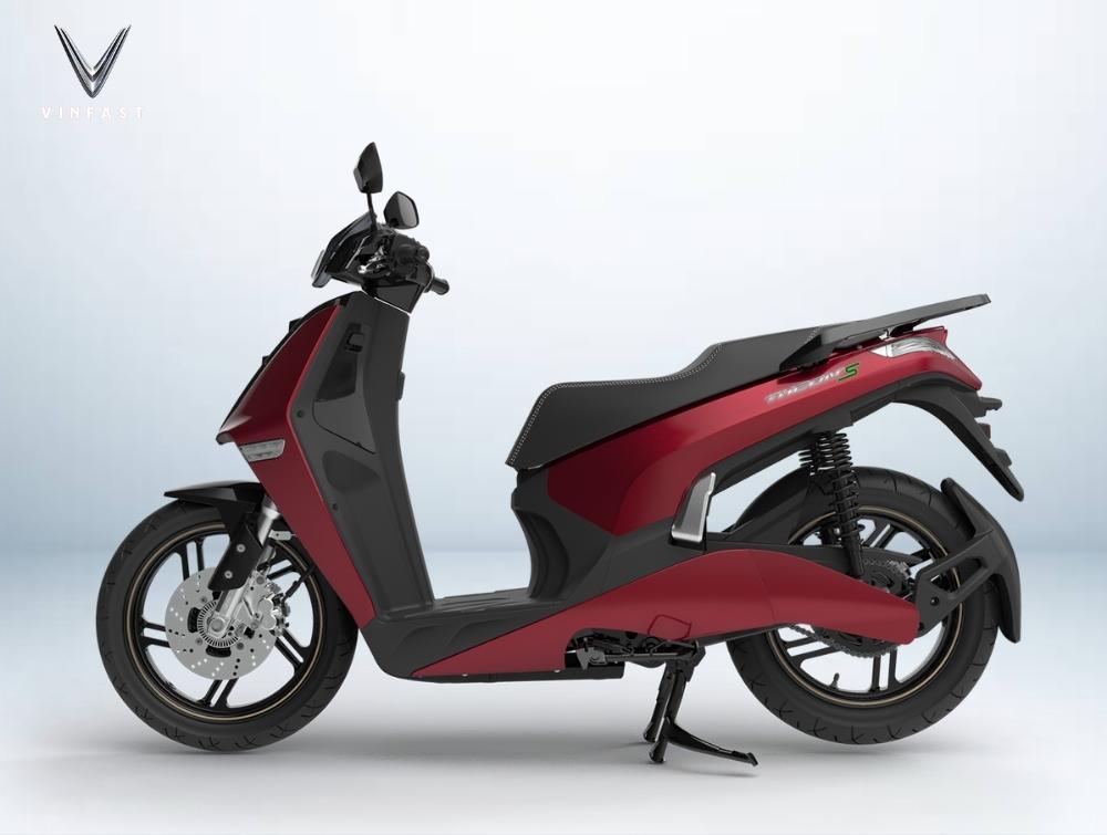màu đỏ đậm của mẫu xe máy điện mới nhất 2022 VinFast Theon S