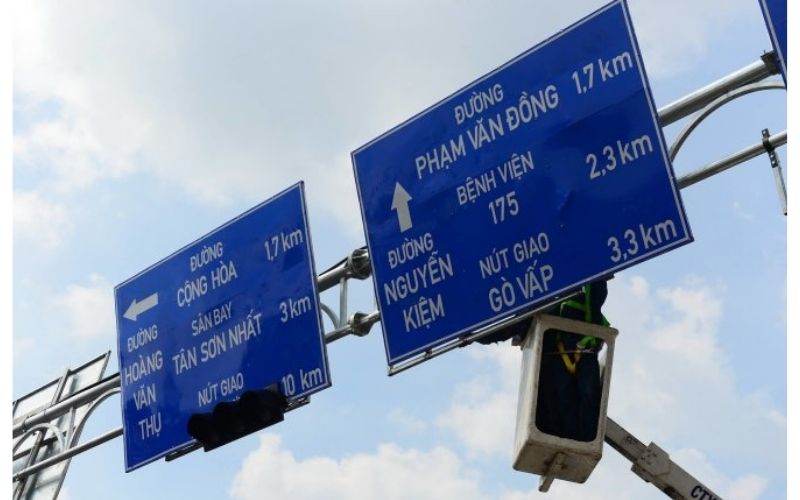 Đặc điểm biển báo chỉ dẫn là gì?