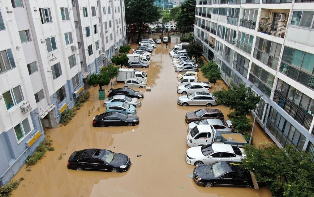 Lưu ý khi đỗ xe ô tô vào mùa mưa để tránh ngập nước, hư hỏng