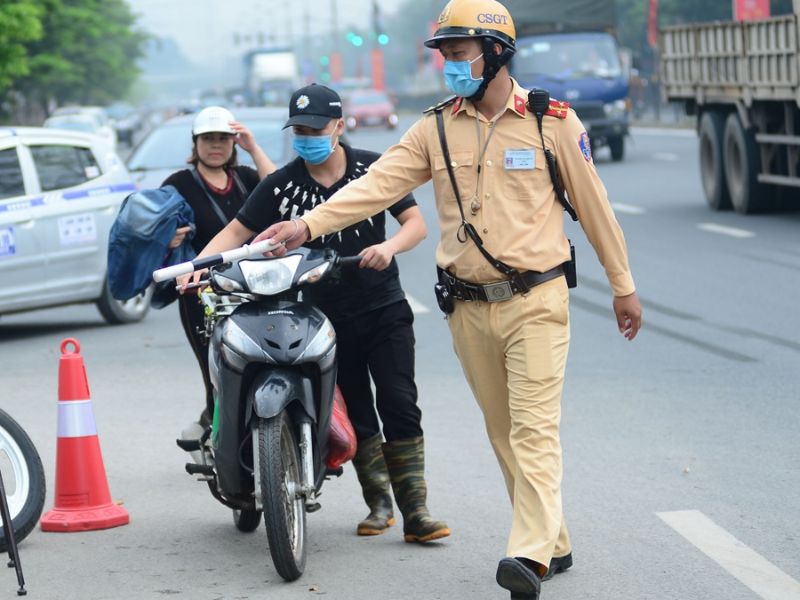 hướng dẫn đội mũ bảo hiểm đúng cách