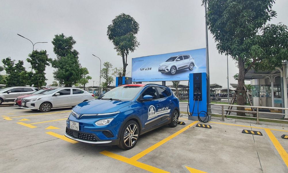 Xe ô tô điện VinFast sạc như thế nào?