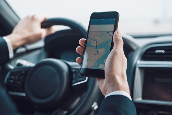 cách sử dụng thiết bị định vị gps trên xe ô tô điện