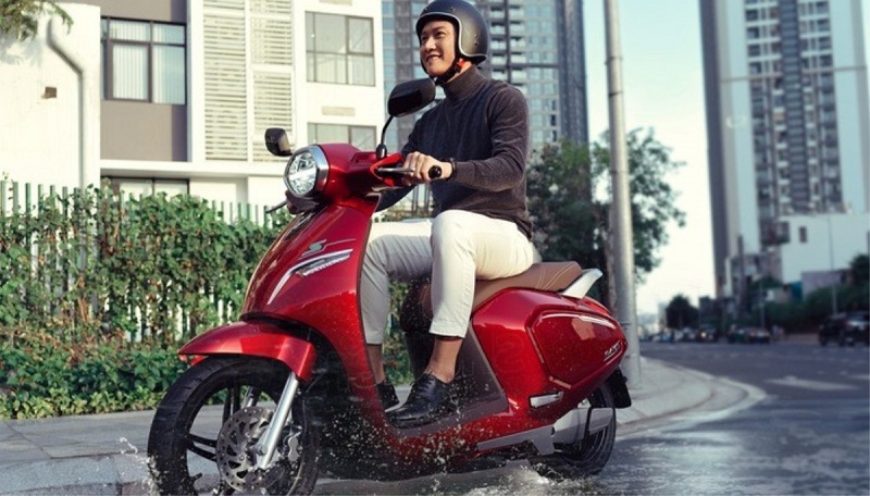 hướng dẫn cách xử lý bánh xe cán đinh - Xe điện VinFast lướt phố