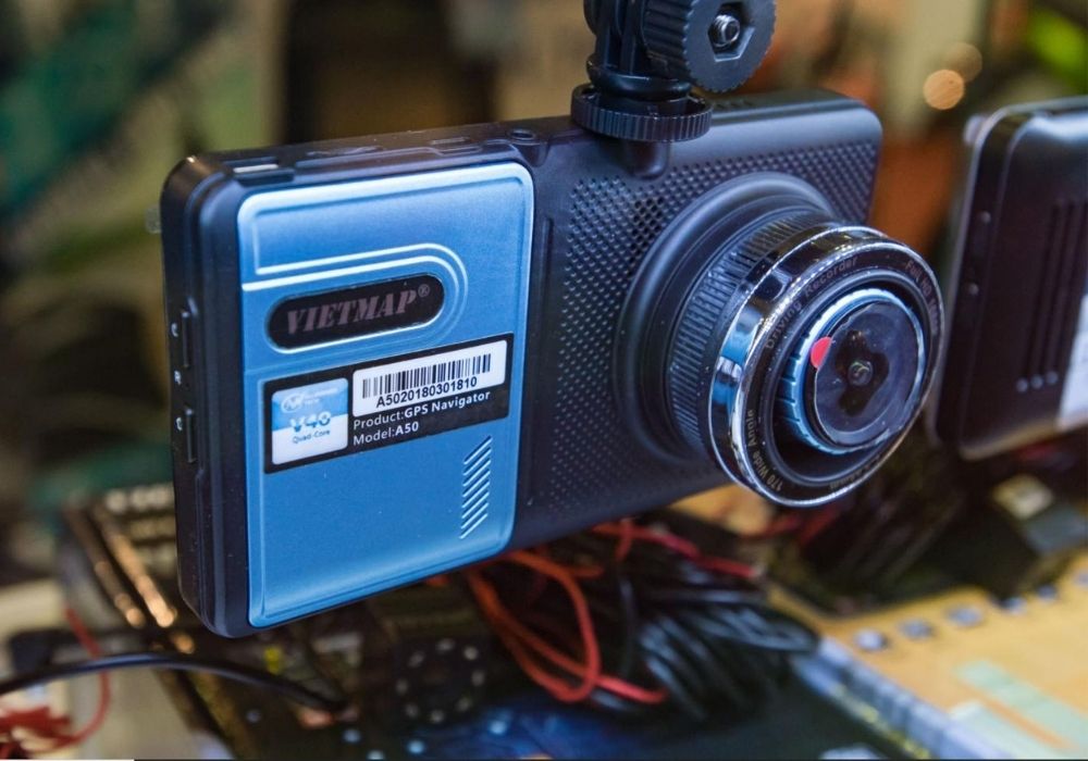 Camera hành trình đọc biển báo tích hợp công nghệ dẫn đường S1