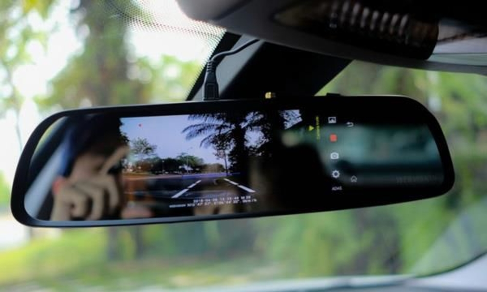 Camera hành trình gương trên ô tô