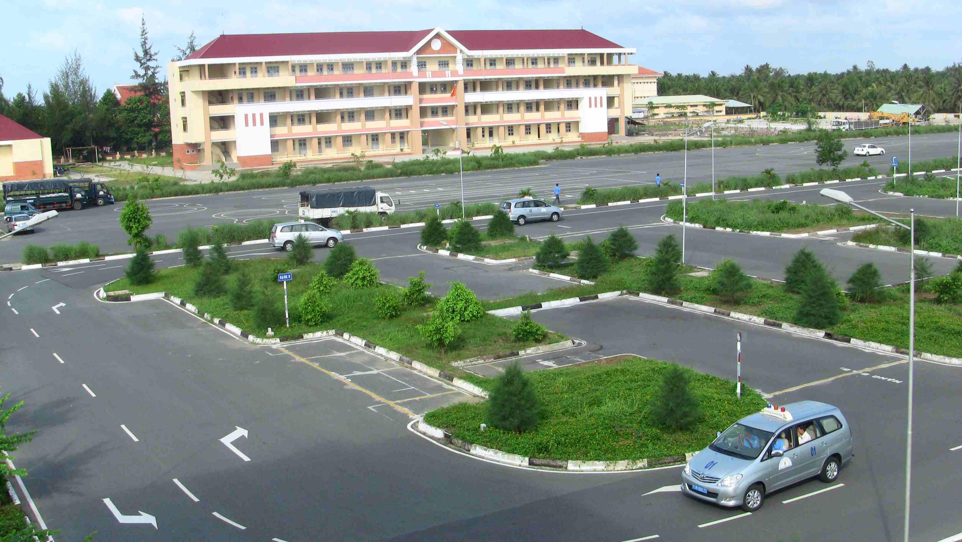 Chi phí học lái xe ô tô tùy hạng sẽ có sự khác biệt