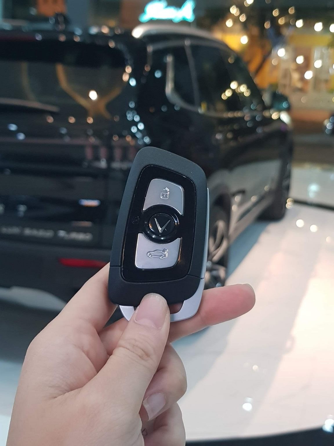 Sử dụng chìa khóa thông minh ô tô