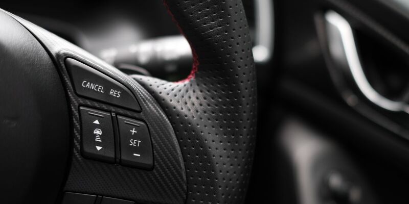 Người điều khiển cần tìm hiểu cruise control là gì