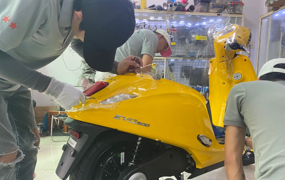 dán chống xước xe máy