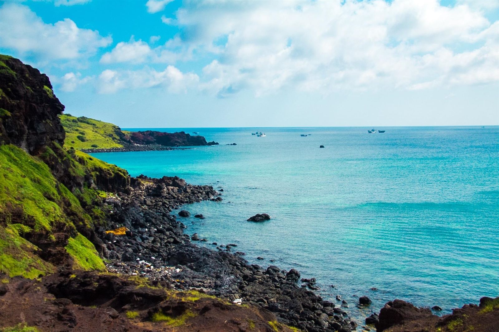 Phượt Sài Gòn Phan Thiết bằng xe máy du khách nhớ ghé thăm Đảo Phú Quý