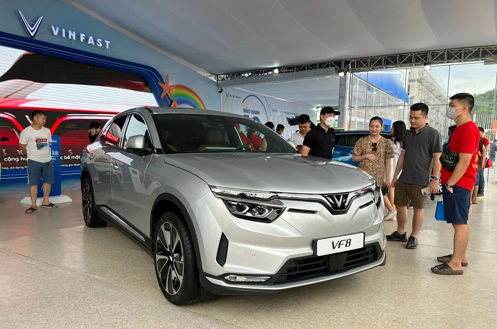 Trưng bày ô tô điện VF 8 2022 lần đầu tiên