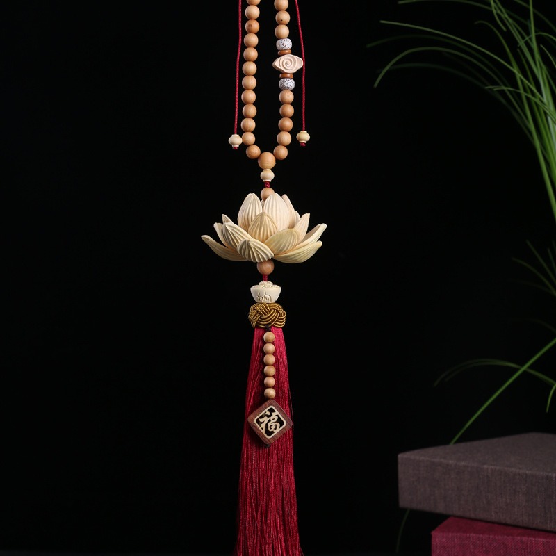 Mệnh Thủy nên để gì trong xe ô tô - Khánh treo xe