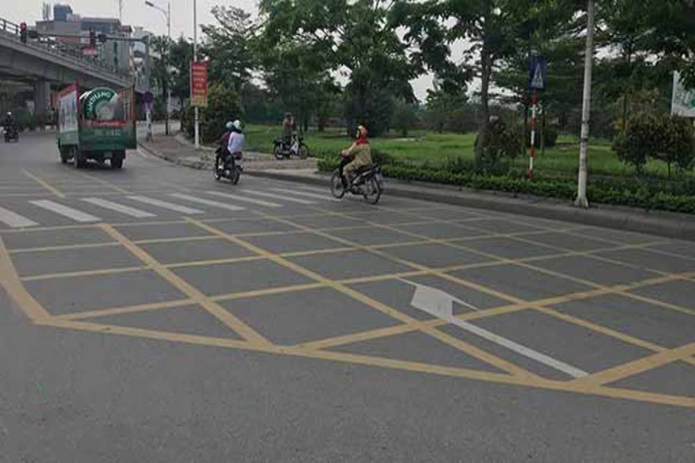 gặp đèn đỏ có được rẽ phải không