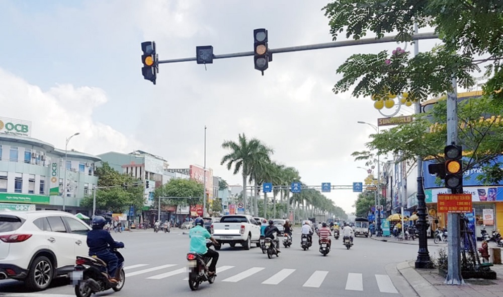 dừng đèn đỏ có được rẽ phải không