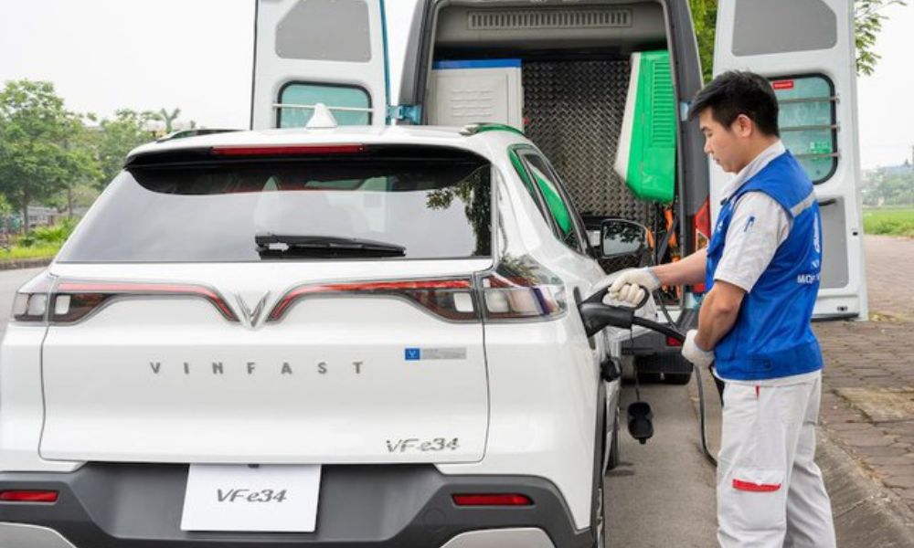 Dịch vụ cứu hộ xe ô tô VinFast luôn sẵn sàng phục vụ