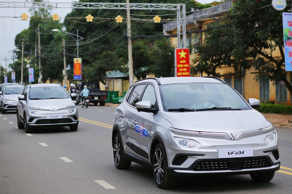 Chạy taxi hoặc giao hàng bằng xe điện VinFast VF e34
