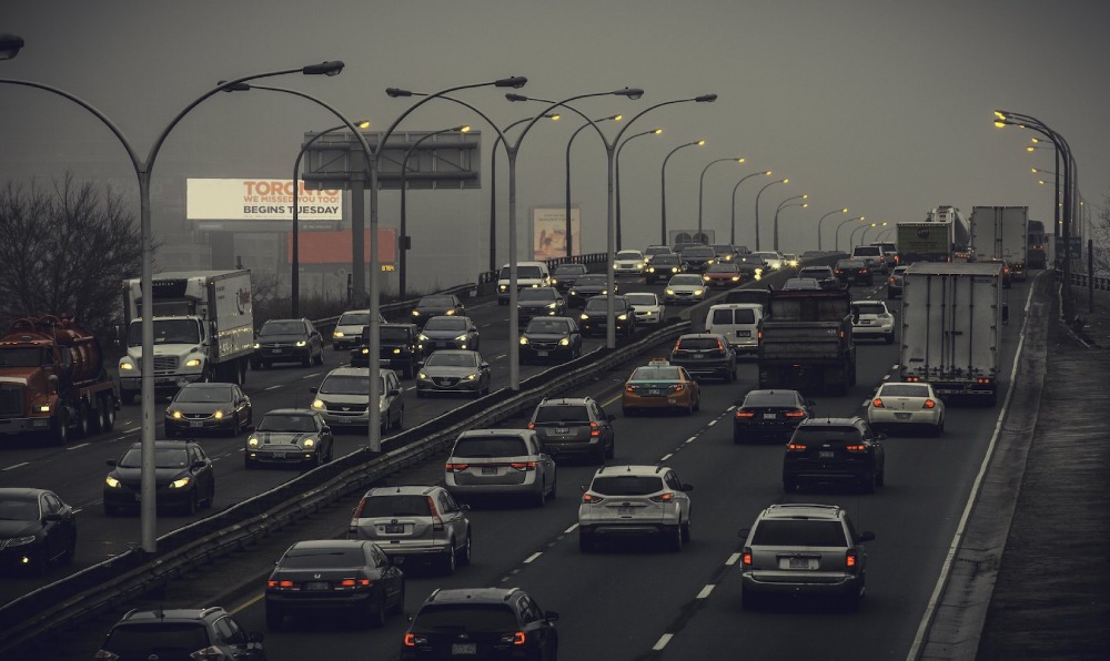 Bên cạnh quy định chạy xe quá tốc độ thì điều khiển xe chạy chậm có bị phạt không
