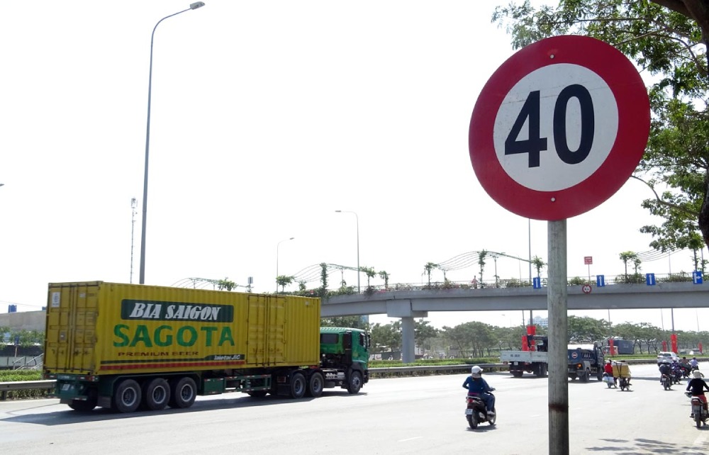 Điều khiển xe chạy chậm phạt bao nhiêu tiền