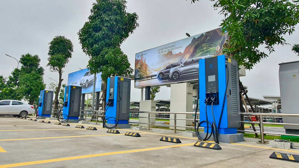 Hợp tác xây dựng hệ thống trạm sạc điện VinFast