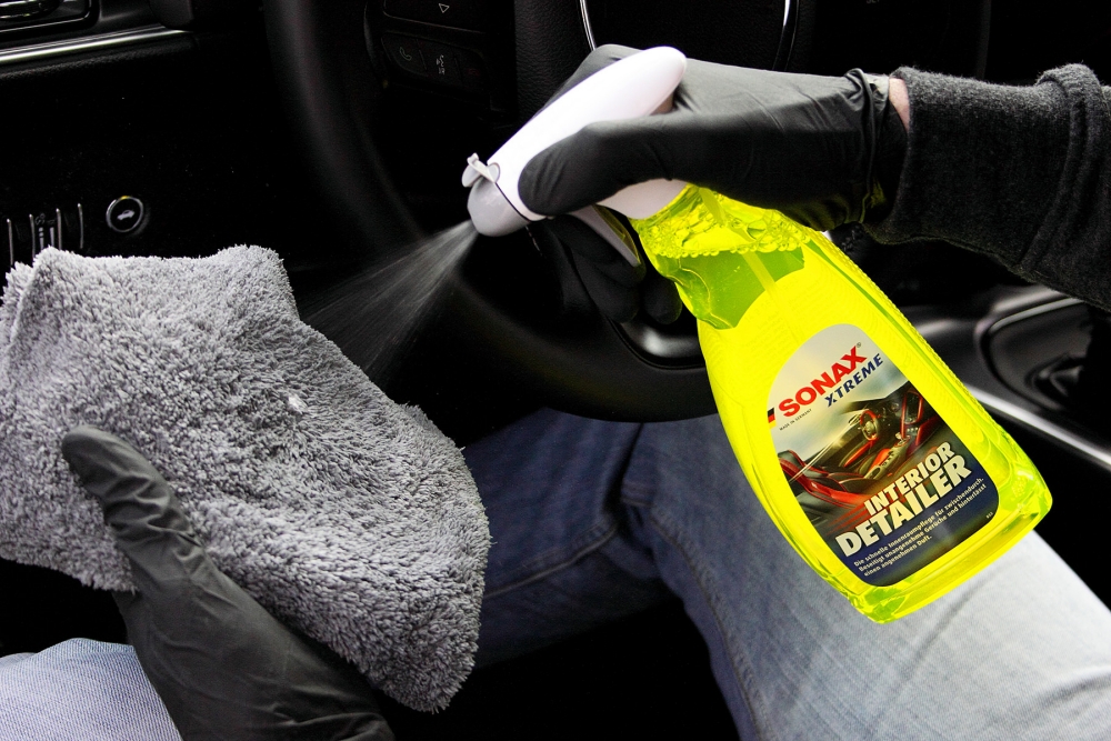Bình xịt vệ sinh nội thất xe hơi Sonax Car Xtreme Interior Cleaner loại 750ml