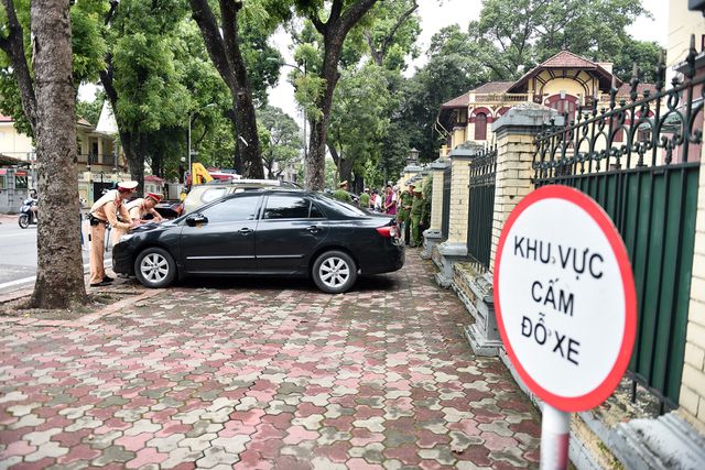lỗi dừng đỗ xe không đúng nơi quy định dịp Tết