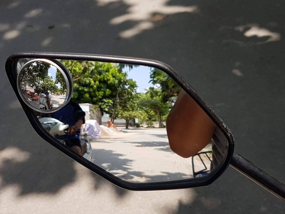gương chiếu hậu xe máy